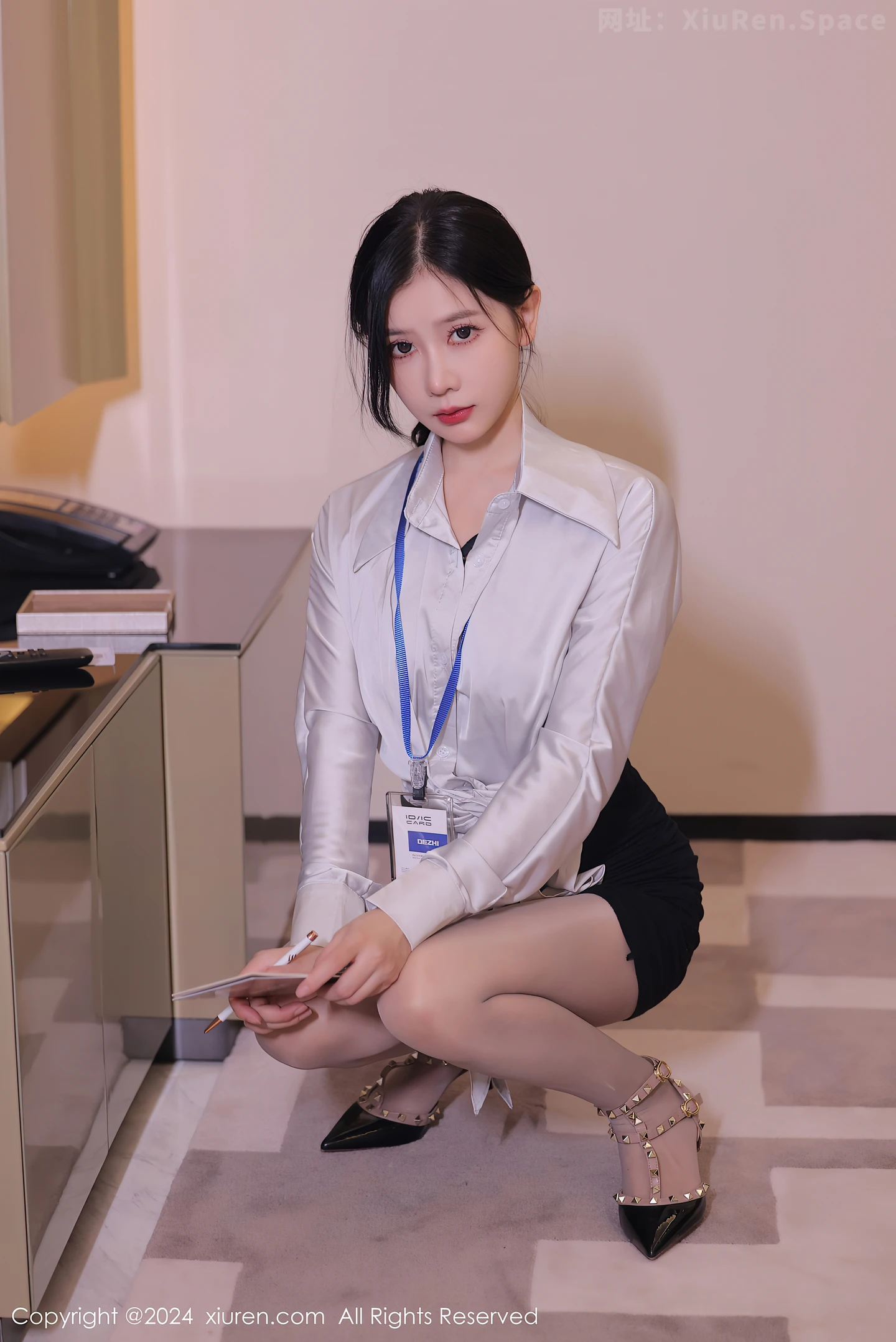 图片[3]-[XiuRen秀人网]VOL.7926 模特尹甜甜浅色衬衫配黑短裙露性感内衣超薄灰丝秀翘臀诱惑写真72P-秀人网官方网站